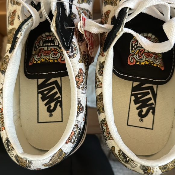 Vans - Picture 3 of 6